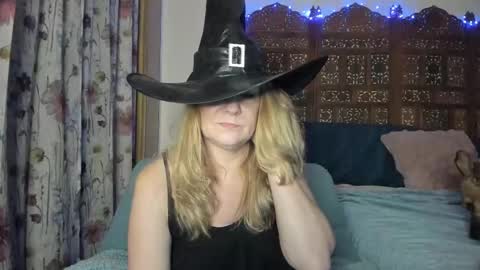 Ember Pheonixxx online show from November 1, 2:12 am