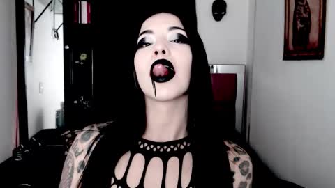 Emerald Black online show from December 18, 6:41 am