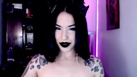 Emerald Black online show from June 17, 5:01 am