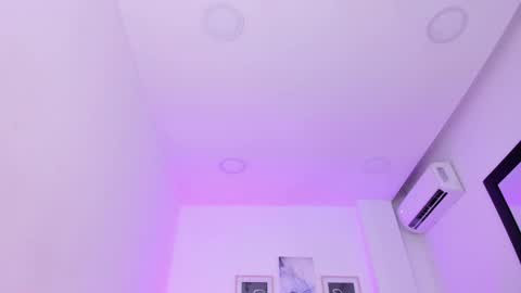 Snapshot of emelie_89 chatting on March 1, 3:05 pm emelie_89 online show from March 1, 3:05 pm