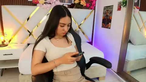 Emily  online show from August 5, 8:11 am