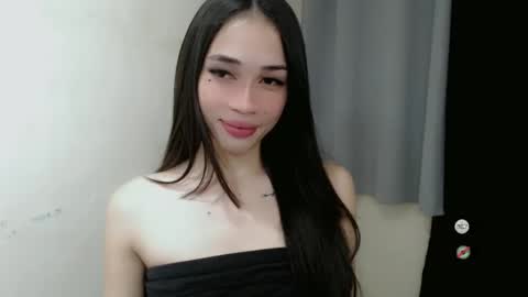 Snapshot of emelyn_fuckdoll chatting on January 23, 5:35 am Scarlett online show from January 23, 5:35 am