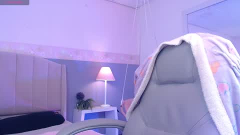 Snapshot of emerald_gh chatting on September 28, 9:24 pm Danna online show from September 28, 9:24 pm