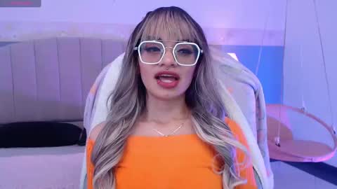 Snapshot of emerald_gh chatting on October 2, 10:52 pm Danna online show from October 2, 10:52 pm