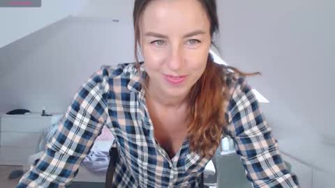 just me online show from November 3, 10:05 am