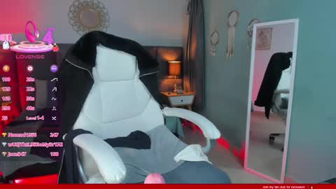 Esmeralda online show from January 6, 5:28 pm