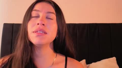 Emilia Gomez online show from November 10, 12:52 pm