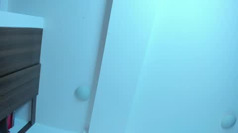 Emi online show from February 18, 6:37 pm