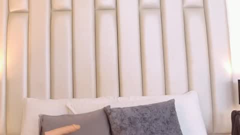 EMILY ROBERTS online show from November 30, 3:35 am