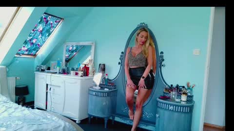 Emila online show from February 7, 1:01 pm