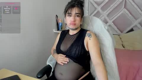 emilayton_ online show from February 26, 7:39 pm