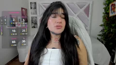 emilayton_ online show from February 6, 7:27 pm