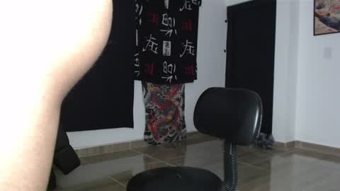 emile_239 online show from June 18, 5:02 am