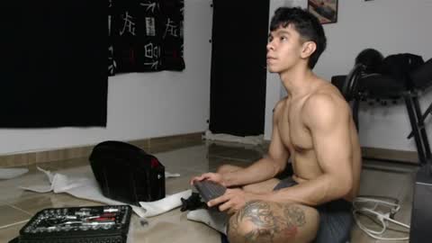 emile_239 online show from July 22, 2:46 am