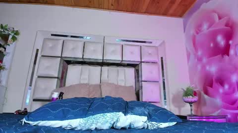 Emili clark  online show from February 5, 7:12 am