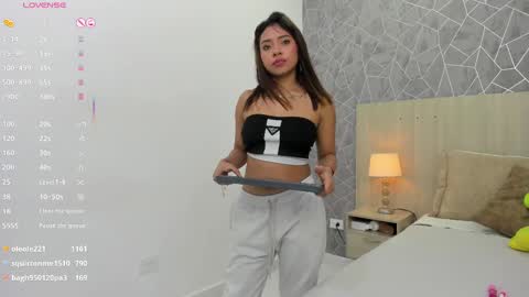 Snapshot of emili_lenus chatting on March 10, 11:23 am Emili Lenus online show from March 10, 11:23 am