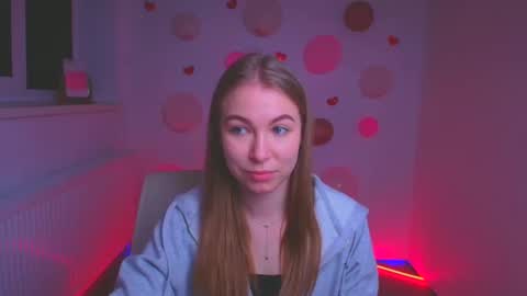 Snapshot of emilia_ilia chatting on March 4, 9:07 am Emilia online show from March 4, 9:07 am