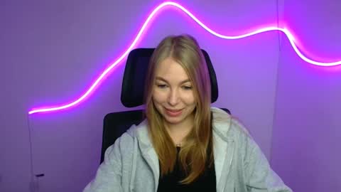 Snapshot of emilia_ilia chatting on September 27, 5:27 am Emilia online show from September 27, 5:27 am
