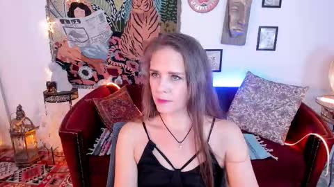 Snapshot of emiliabedy chatting on October 2, 9:19 am Emilia Bedy online show from October 2, 9:19 am