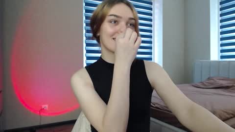 Emi online show from November 19, 12:04 pm