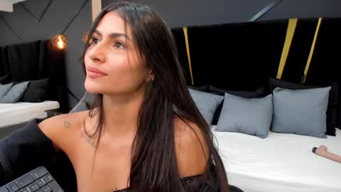 Emillie online show from January 16, 8:03 pm