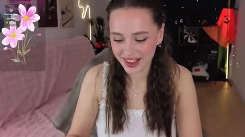 Emillias online show from November 1, 1:10 pm