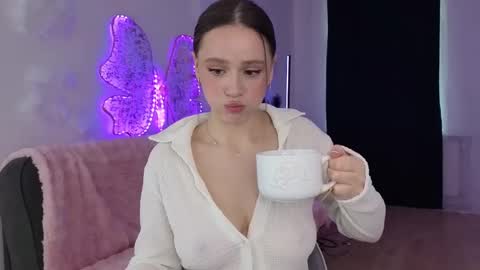 Emillias online show from October 2, 11:42 am