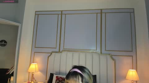 emilly_mell online show from November 17, 11:46 am