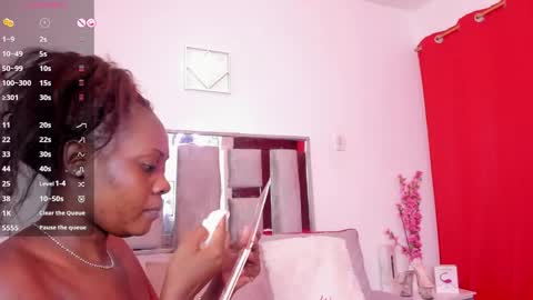 Emilly Roa online show from April 1, 7:11 pm