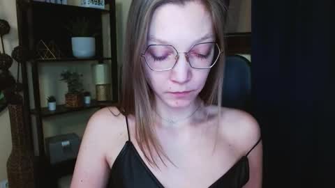 Emilly online show from February 12, 6:39 am