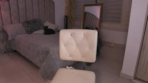  emily valentina     online show from April 7, 1:51 am