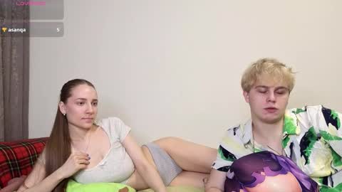 emily_and_ilumi online show from February 27, 3:32 am