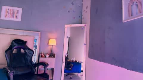 emily_castillo1_ online show from July 28, 7:17 am