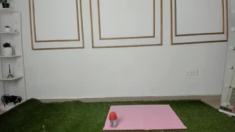 emily_gaviria1 online show from March 27, 12:06 pm