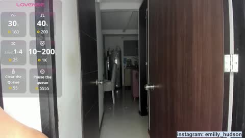 Snapshot of emily_huddson_ chatting on October 23, 1:29 am independet model online show from October 23, 1:29 am