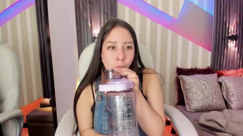 Snapshot of emily_layton chatting on September 16, 3:04 pm Emily online show from September 16, 3:04 pm