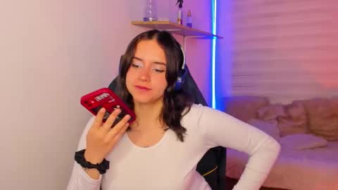 emily_lindey online show from October 20, 4:17 am