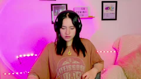 Emily Lindey online show from May 30, 5:39 am