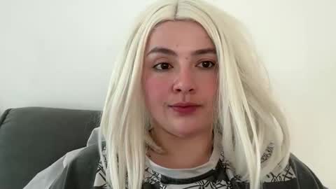 emily_morning_dew online show from March 16, 5:44 am