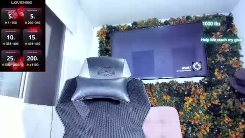 emily_palmeer online show from August 3, 9:59 am