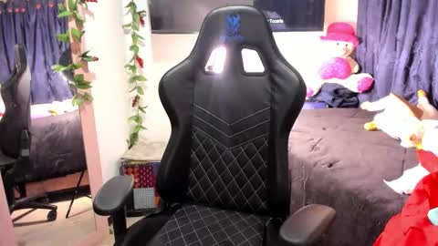 Emily online show from February 25, 8:29 am