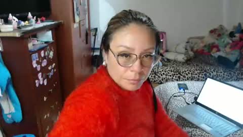 Snapshot of emily_sexy69 chatting on October 7, 7:37 am Emily online show from October 7, 7:37 am