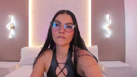 emily_tolson online show from February 5, 9:07 pm