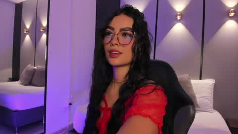 emily_tolson online show from June 11, 8:29 pm