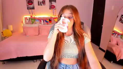 emily_warren__ online show from July 3, 9:30 pm