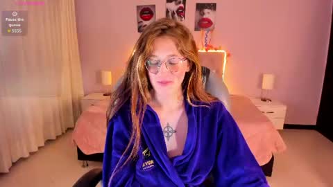 emily_warren__ online show from July 30, 9:37 pm