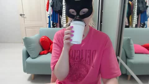 Emily online show from April 6, 4:30 pm