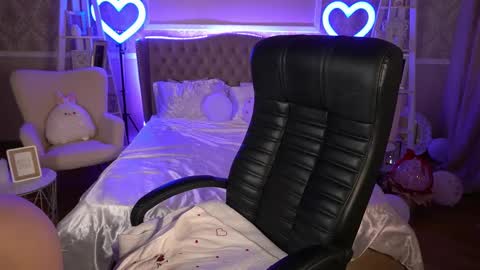 Emy online show from March 4, 6:37 am