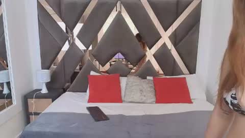 emilygracce online show from June 10, 1:21 pm