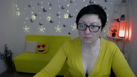 Emily online show from April 16, 9:39 pm